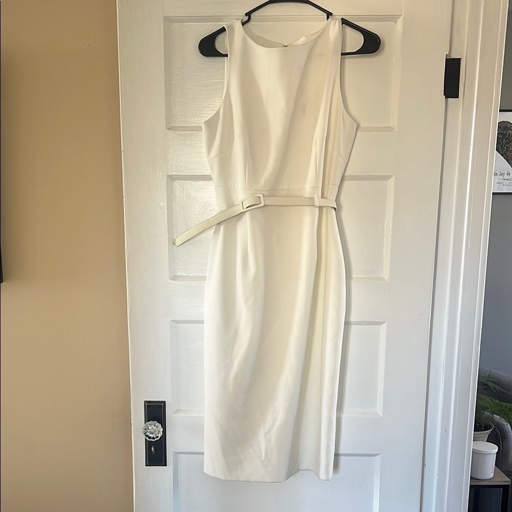 Elegant White Sleeveless Dress